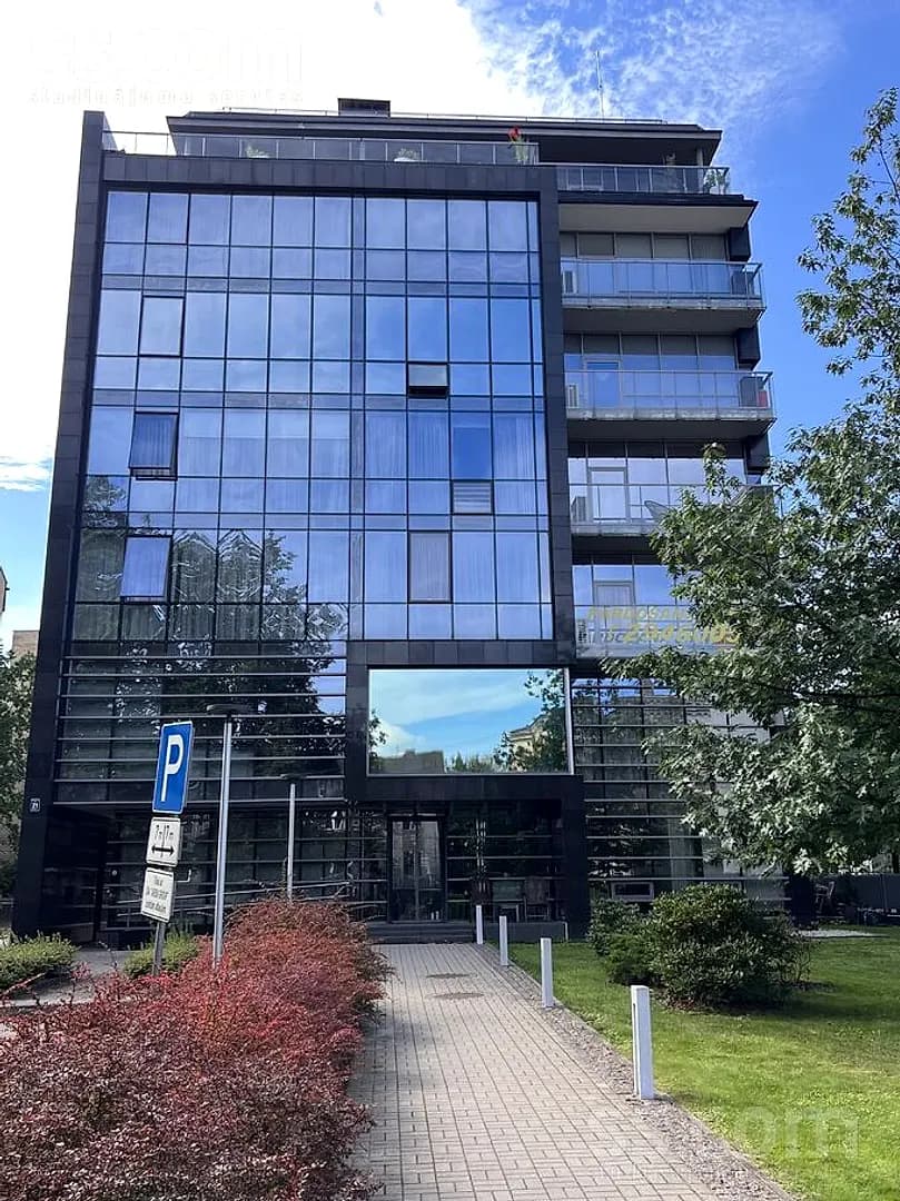 Trīsistabu dzīvoklis — Pulkv. Brieža 21