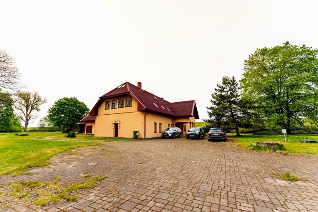 Pārdod 3-stāvu privātmāju Salaspilī pie Daugavas ar 2.3 ha zemes gabalu. Ēka celta kā viesu — bilde 4