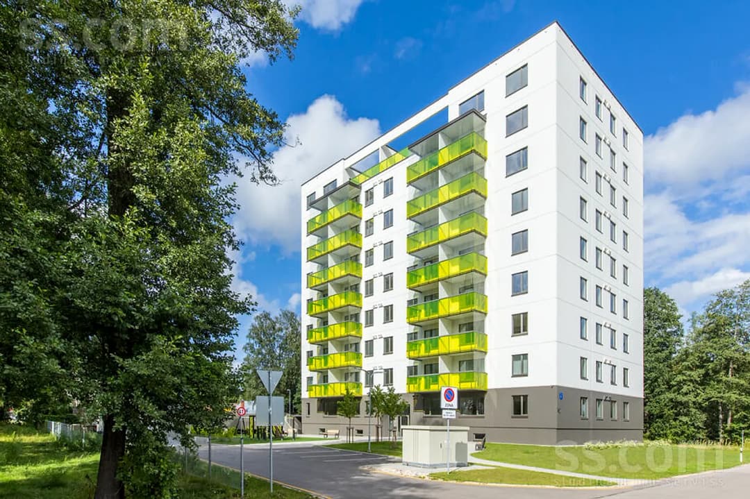4 istabu dzīvoklis — Akāciju 2f