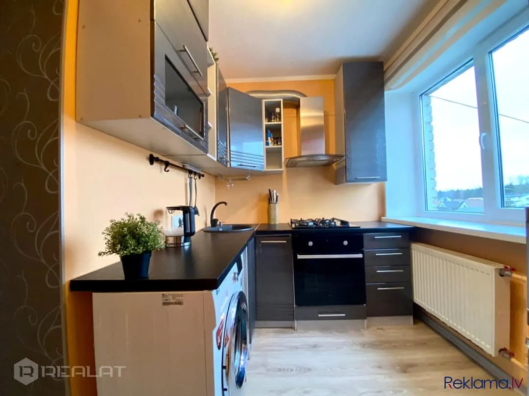 Pārdod gaišu un koptu dzīvokli Jūrmalā, tikai 800 metru attālumā no jūras. Platība: 54 m — bilde 4