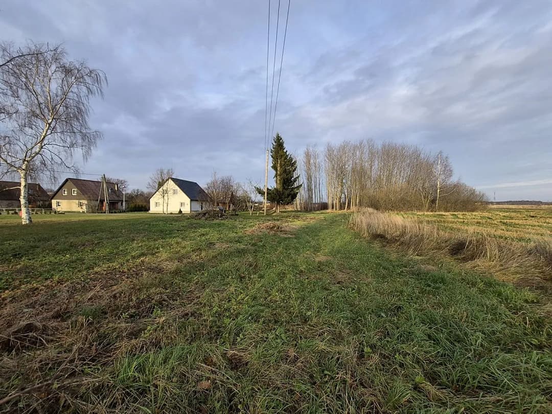 Pārdod savrupmājas apbūves zemes gabalu Ainažos tikai 800 m no jūras!
Tiek piedāvāts — bilde 3