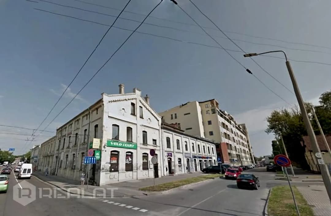 Pārdod 1,44 ha plašu īpašumu ar ietilpīgu dzīvojamo māju, pirts ēku un diviem dīķiem. — vēl bildes
