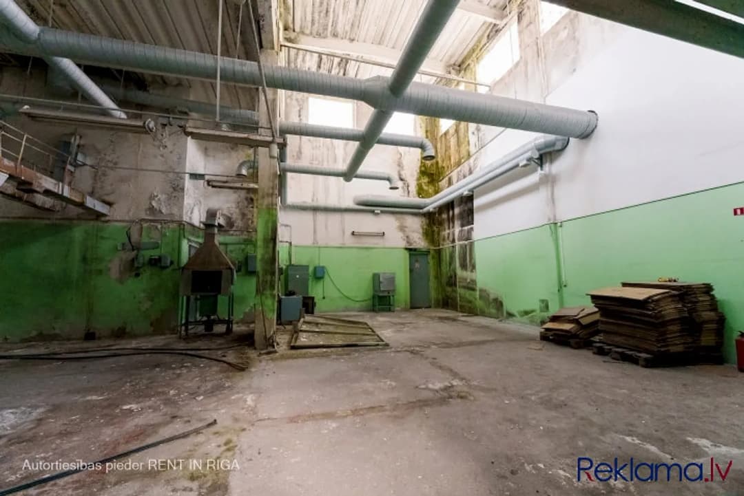 Telpas ražošanai vai noliktavai. Liela, taisnstūrveida telpa 2000 kvm platībā. Griestu — bilde 3